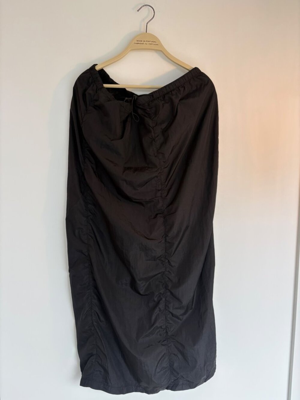 H&M Black Ruched Nylon Midi / Maxi Skirt – Size M